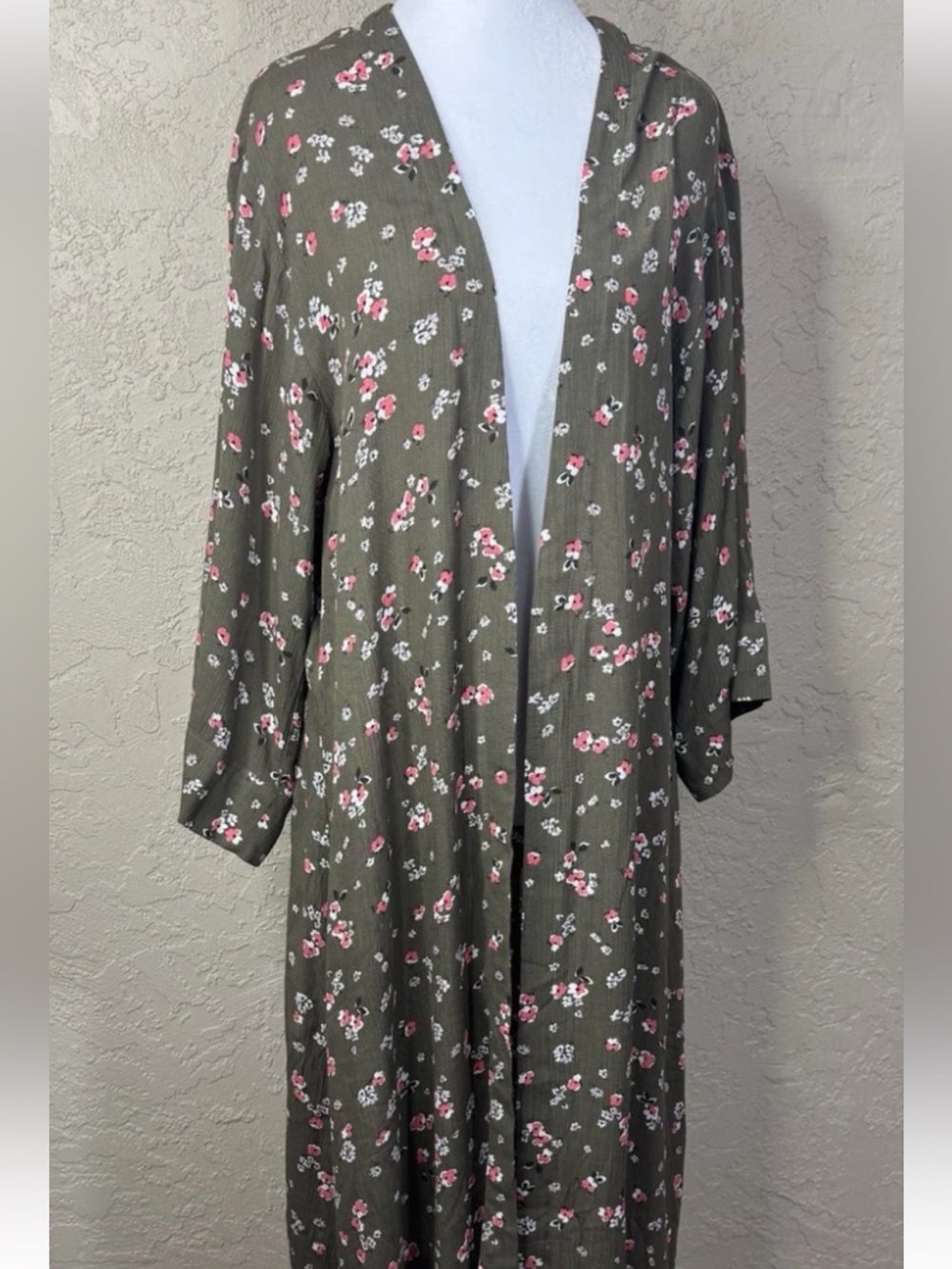 Express Olive Floral Long Kimono Robe - Pink & White Flowers